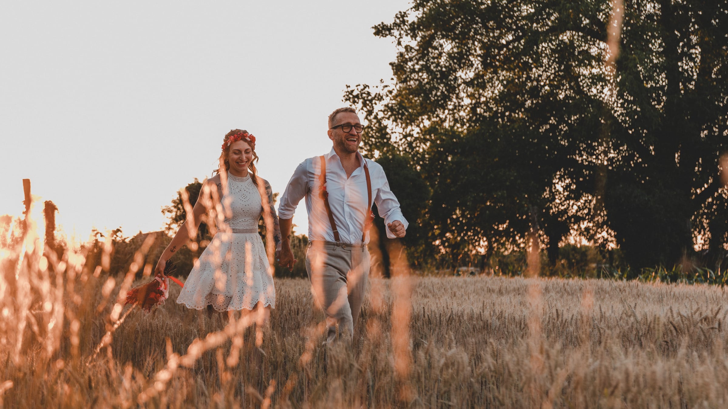 Un couple de futurs mariés en Alsace accompagnés par une Wedding Planner