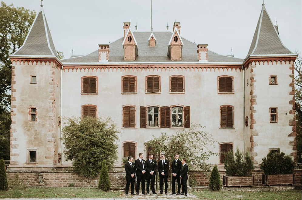 Le marié et ses garçons d'honneur au château de Thanvillé, en Alsace